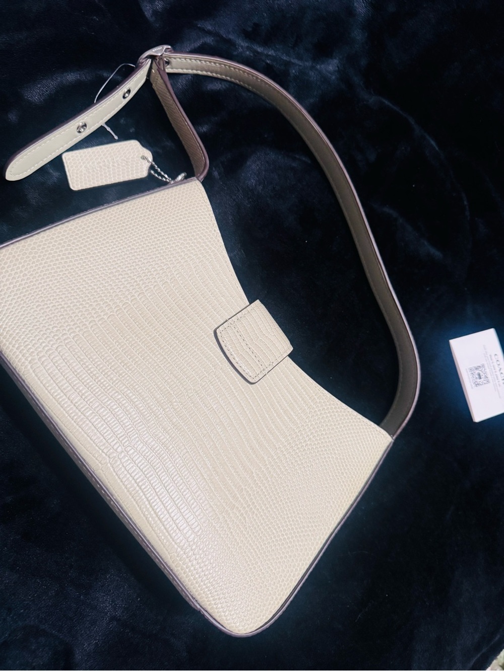 Coach Eliza Shoulder Bag in Mint - Picture 3 of 9